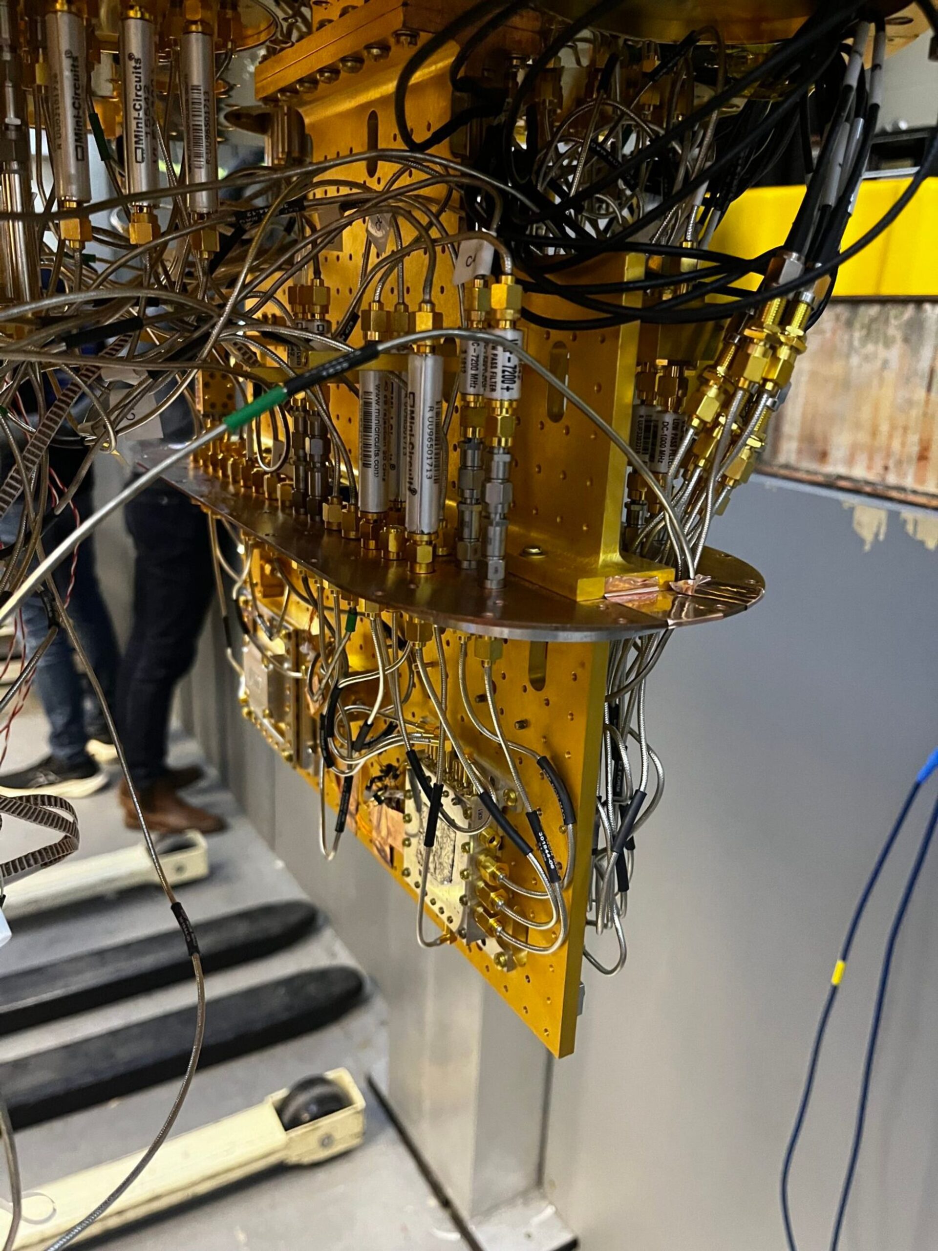 Overvåker kvantebits: Sånn kan vi få kvantedatamaskiner som faktisk fungerer