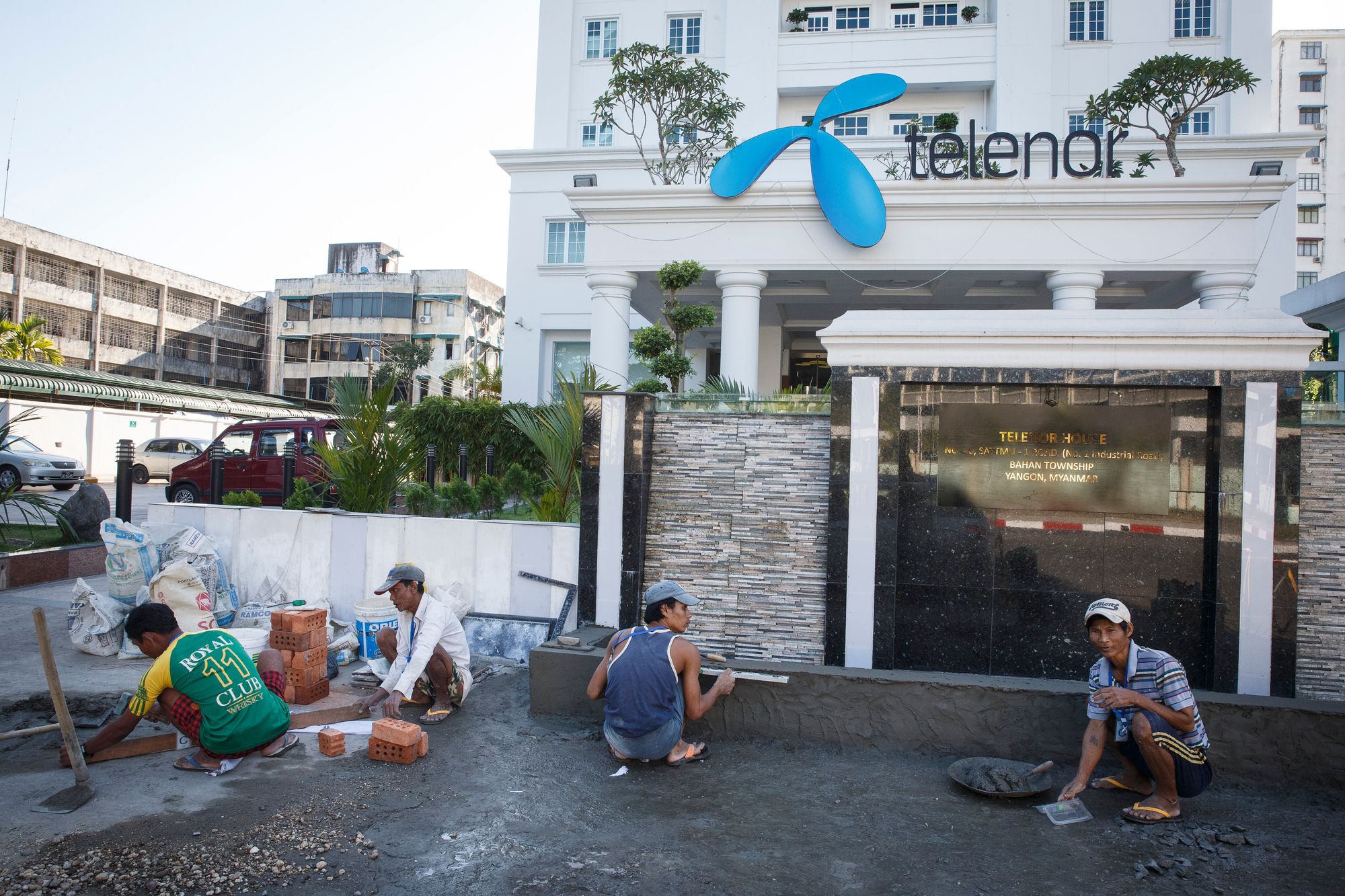 Oppretter kontrollsak:  Telenor utleverte persondata til militærjunta