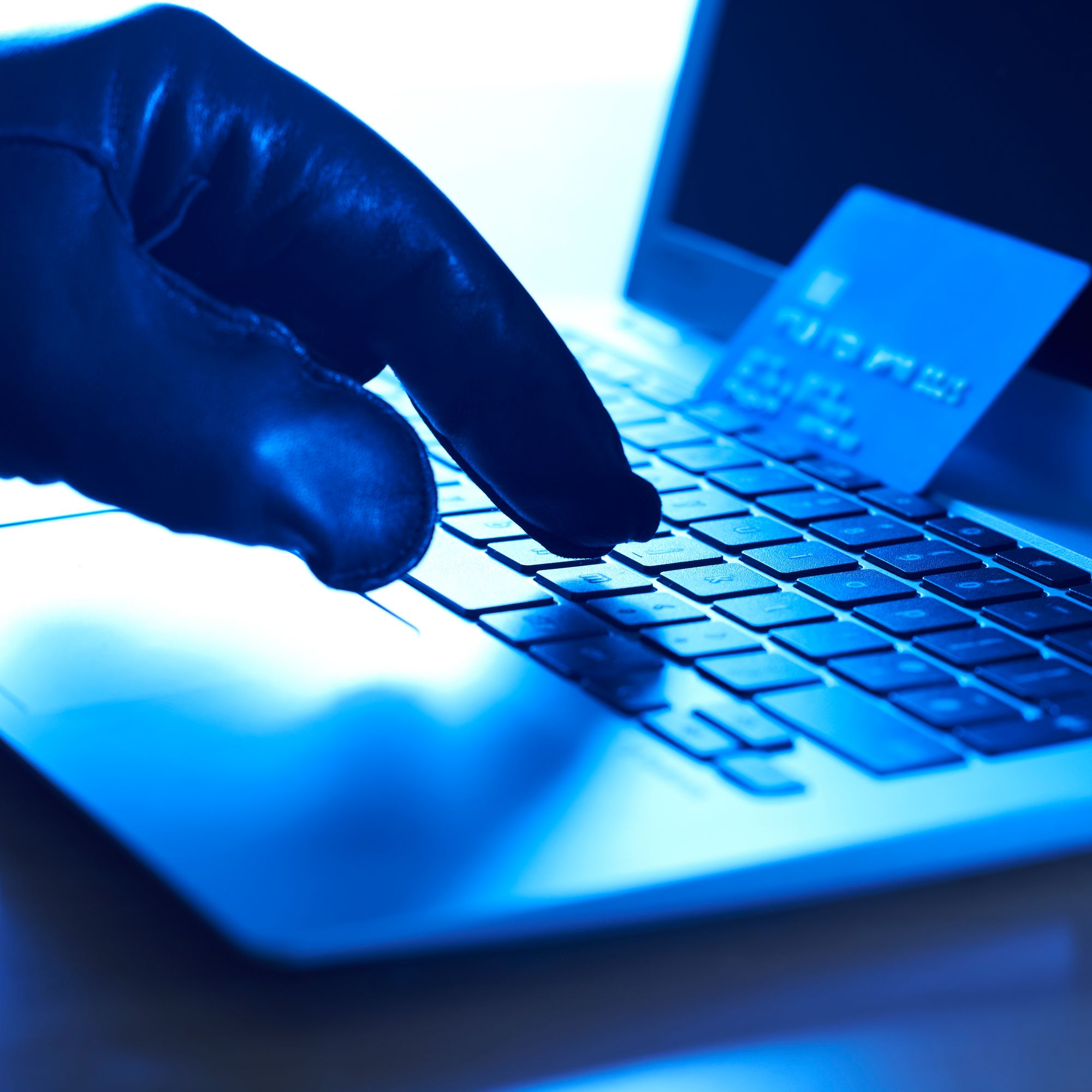 [Ekstra] Nettsvindel kostet ofre over 4,3 billioner i fjor – tek-gigantene har fått nok