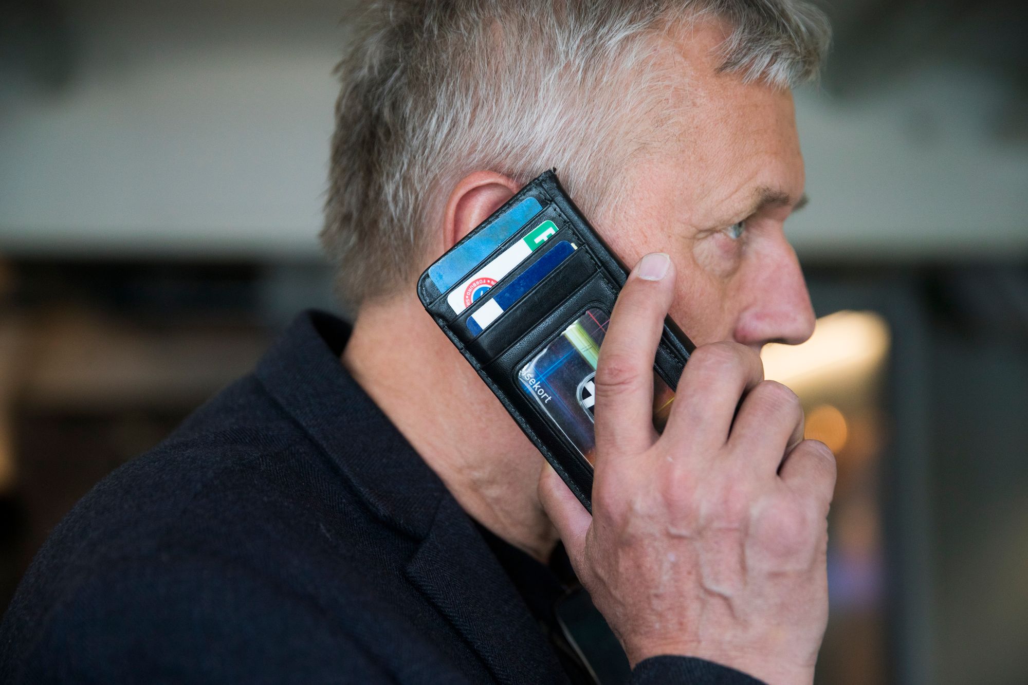 [Ekstra] Ekspert: Teleselskap-ansatte risikerer flere års fengsel for å snoke i SMS-er